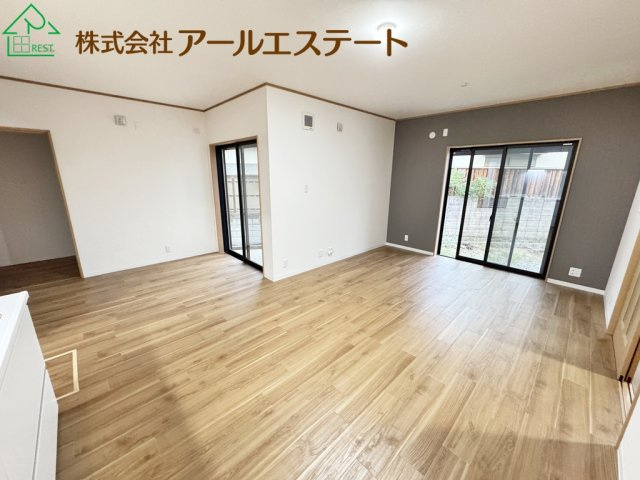 姫路市飾磨区妻鹿　　山陽電鉄「妻鹿駅」徒歩10分の玄関