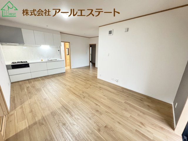 姫路市飾磨区妻鹿　　山陽電鉄「妻鹿駅」徒歩10分の居間・リビング