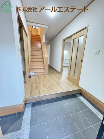 姫路市飾磨区妻鹿　　山陽電鉄「妻鹿駅」徒歩10分の玄関