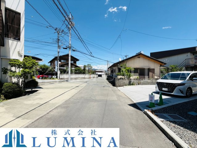 甲斐市 富竹新田　新築戸建の前面道路含む現地写真