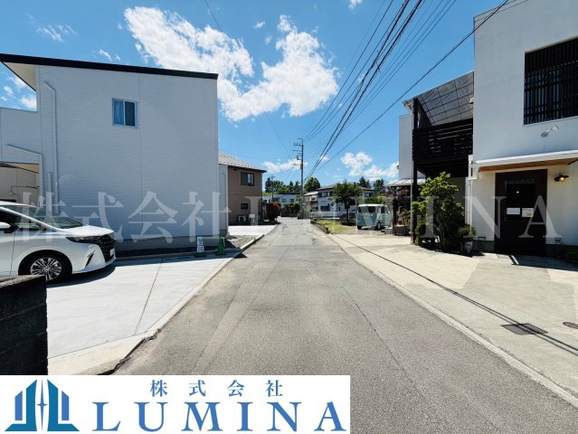 甲斐市 富竹新田　新築戸建の前面道路含む現地写真