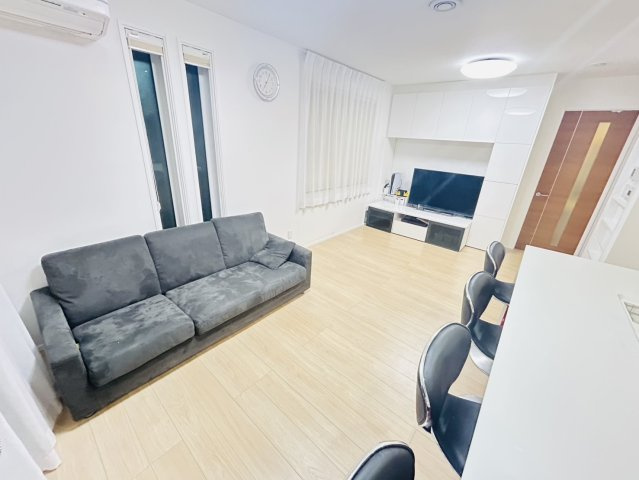 長田区西山町４丁目　中古戸建の居間・リビング|パパ好みにも、ママ好みにも家具次第で雰囲気を変えることができます！