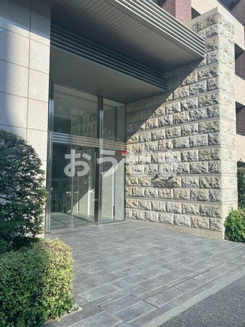 プラウド横浜鶴見市場のエントランス