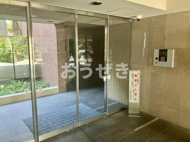 プラウド横浜鶴見市場のエントランス