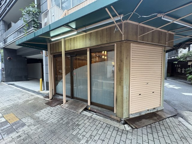 Land北新地の玄関