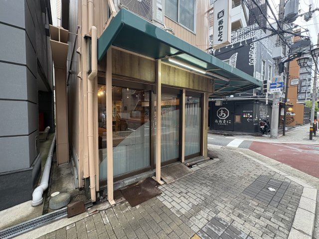 Land北新地の玄関
