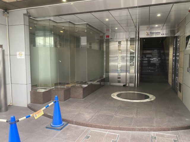 大阪市中央区南久宝寺町２丁目の事務所のエントランス