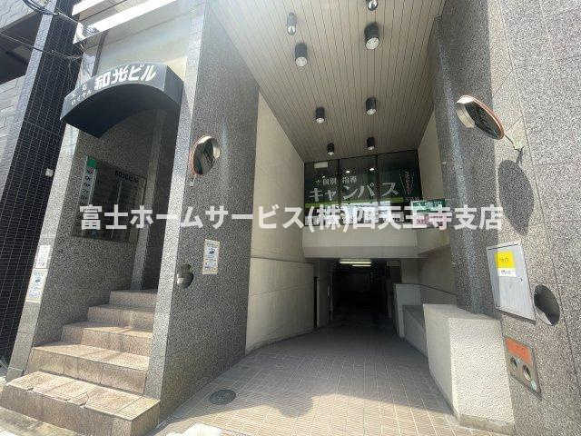 玉造ロイヤル和光ビルのエントランス