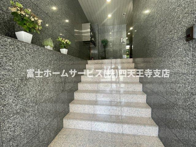 玉造ロイヤル和光ビルのエントランス