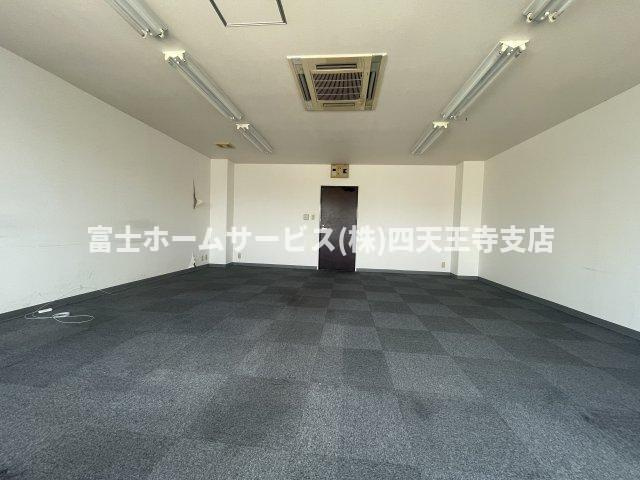 玉造ロイヤル和光ビルの内装