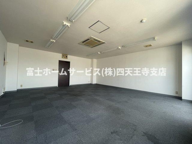 玉造ロイヤル和光ビルの内装