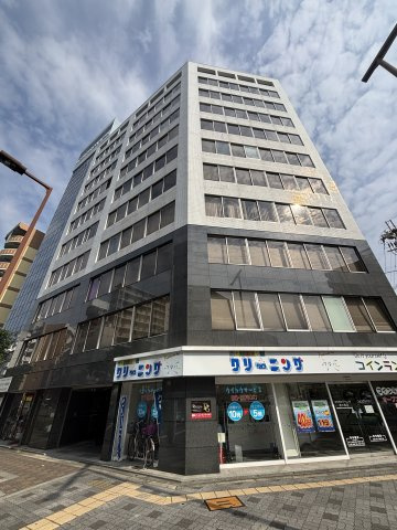 新大阪駅前ビルの外観