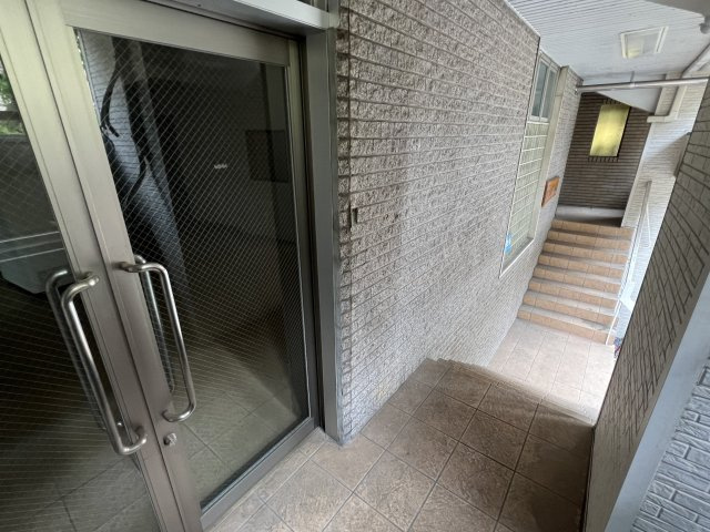 大阪市西区南堀江１丁目の店舗事務所のエントランス