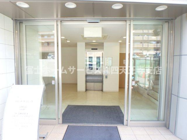 大阪市西成区山王１丁目の店舗一部のエントランス