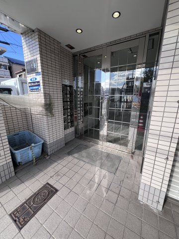 メゾン丸菱のエントランス