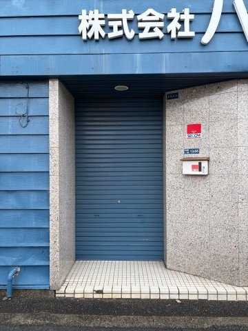 ハーフビル葛の葉町のエントランス