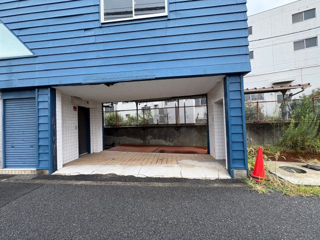 ハーフビル葛の葉町の駐車場