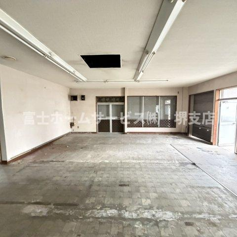 新金岡町　北側倉庫の駐車場