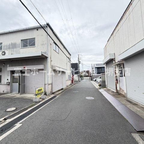 新金岡町　北側倉庫の駐車場