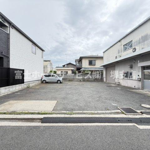 新金岡町　北側倉庫の駐車場