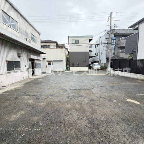 新金岡町　北側倉庫の駐車場
