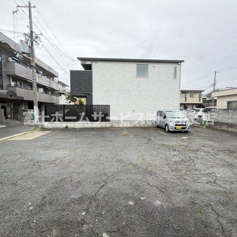 新金岡町　北側倉庫の駐車場