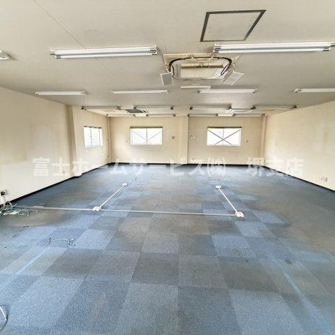 新金岡町　北側倉庫の駐車場