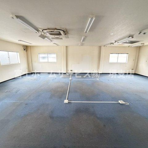 新金岡町　北側倉庫の駐車場