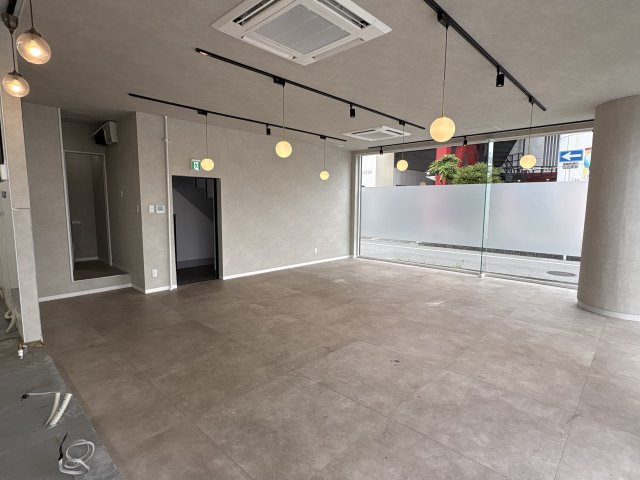 西脇ビルのロビー