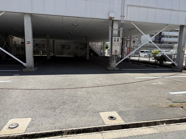西脇ビルの駐車場