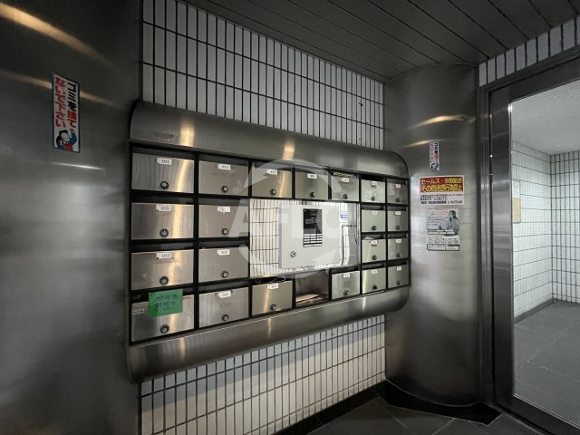 ティーホームズ新大阪のエントランス|ティーホームズ新大阪　エントランス