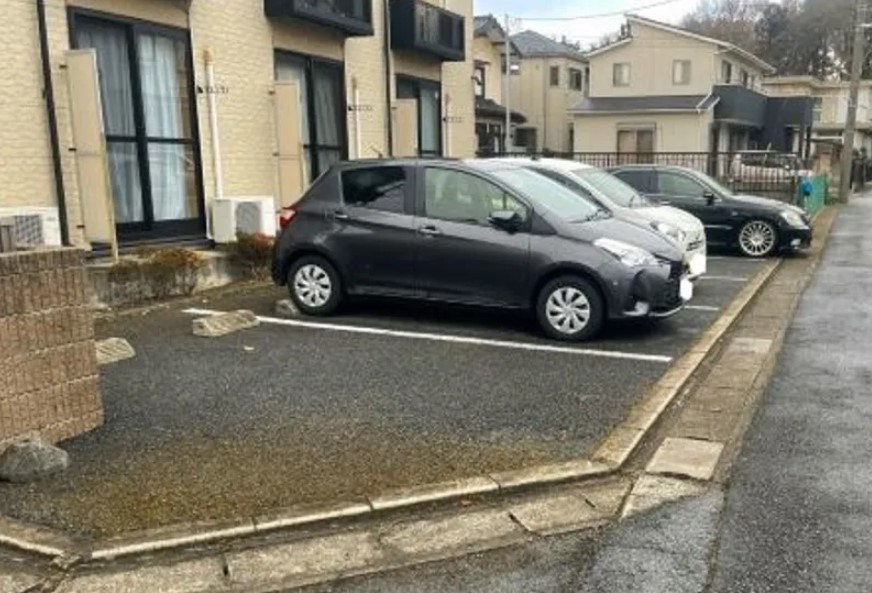 レオパレスアランチーノの駐車場