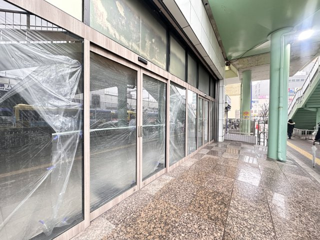 リアライズ近鉄八尾駅前ビルのエントランス