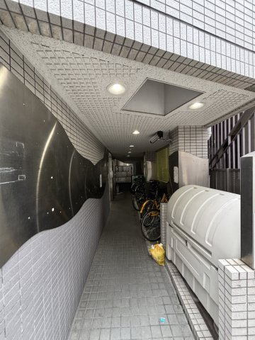 大阪市天王寺区寺田町２丁目の店舗事務所のエントランス