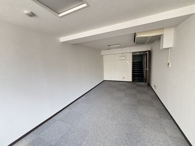 新大阪駅前ビルの内装