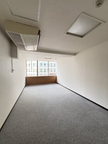 新大阪駅前ビルの内装