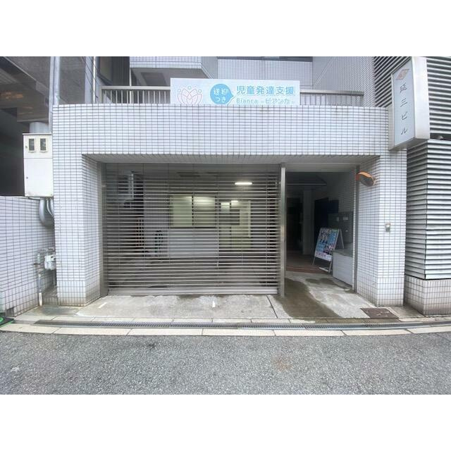 上本町３丁目１階路面テナントのエントランス