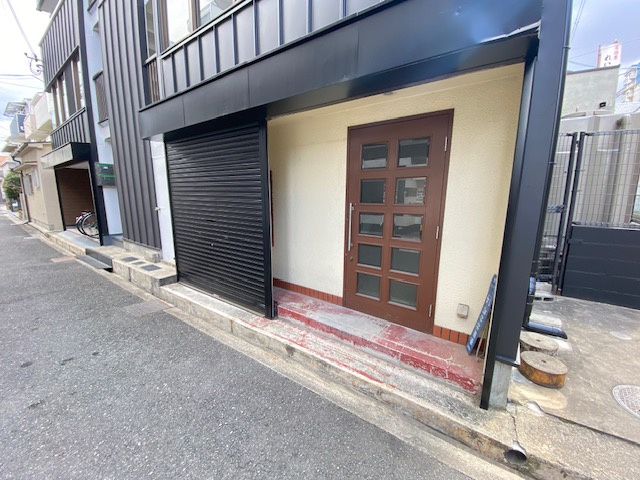 リトルハウスアスワン香里1階路面店舗の外観