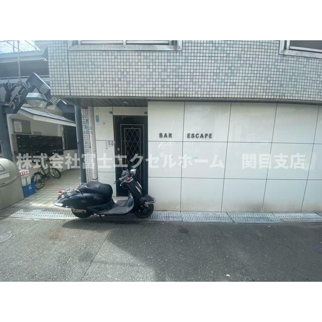 ラ・メール香里１階路面店舗の外観