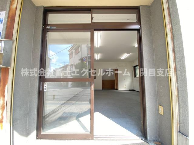 守口市東町２丁目の店舗事務所のエントランス