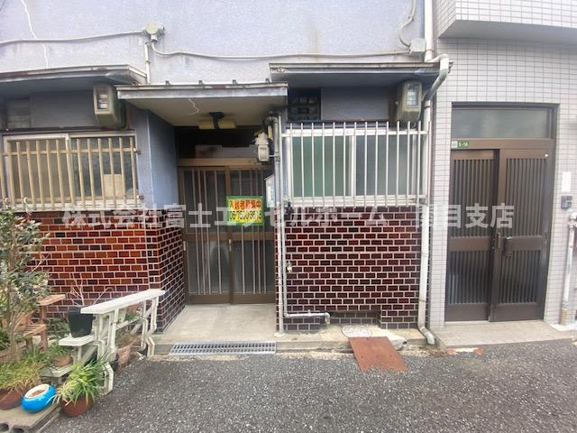 放出西Eテラスハウスの外観