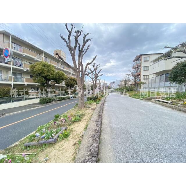 メゾン南千里１階ビルイン店舗の周辺