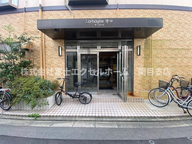 守口市大枝東町の店舗事務所のエントランス