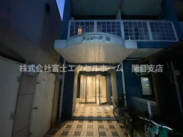 アルピーヌ旭のエントランス