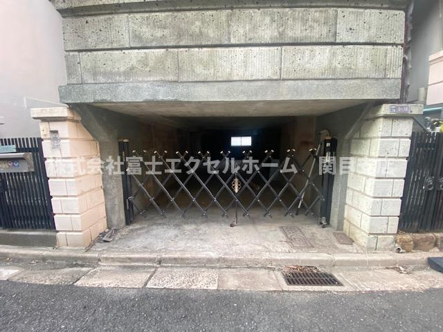 今津中ガレージハウスの駐車場