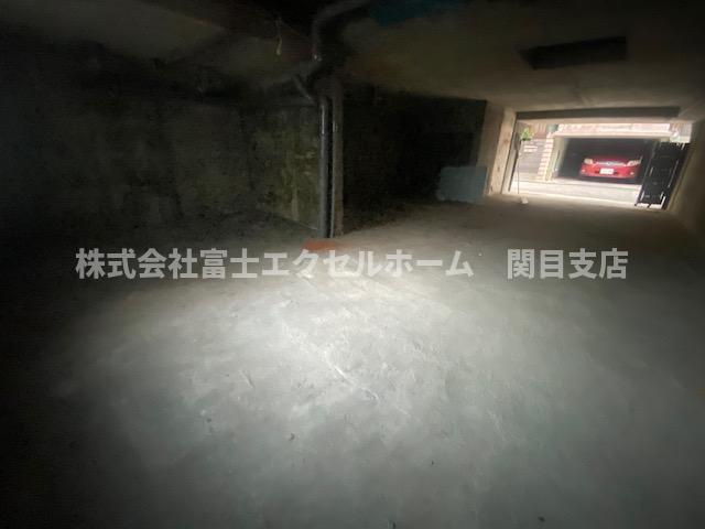今津中ガレージハウスの駐車場