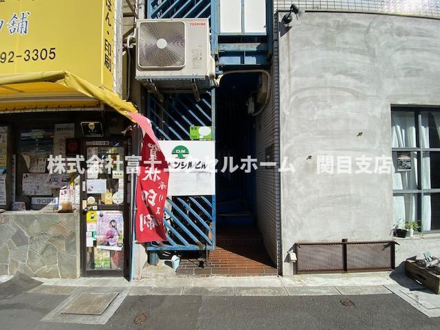 大松ペンシルビルのエントランス