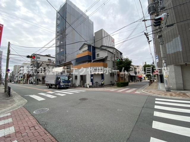 ドゥファミーユの周辺