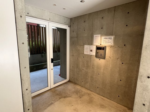 大阪市中央区上町１丁目の店舗事務所のエントランス