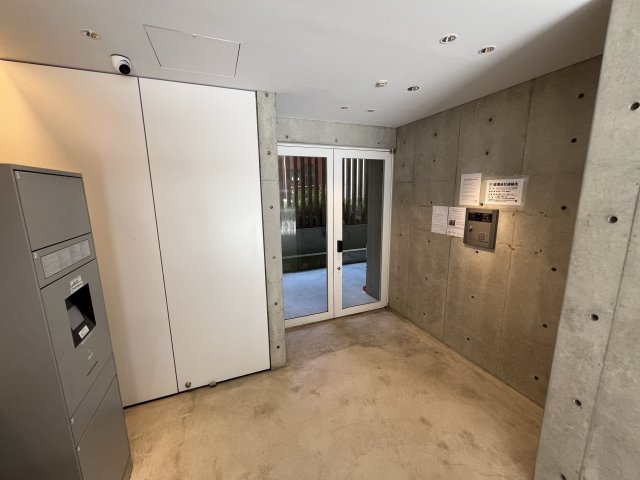 大阪市中央区上町１丁目の店舗事務所のエントランス